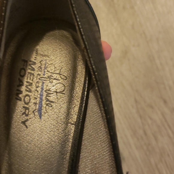 Size 6 lifestride open toe heels - Picture 2 of 4